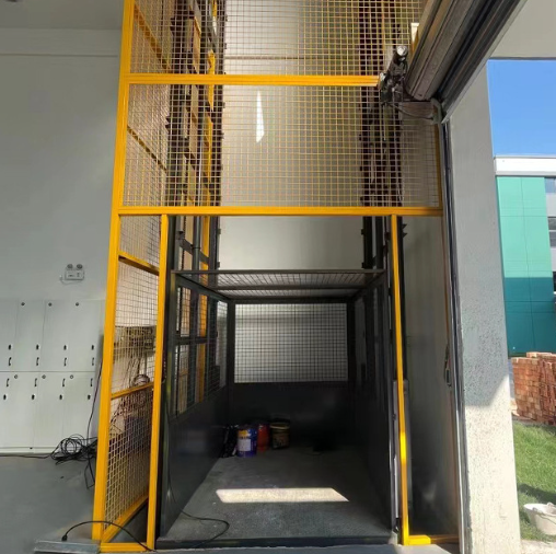 张家界导轨式升降机助力物流园破解运输难题